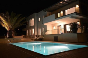 Villa Valsavia-apartment Monsena with pool and SPA